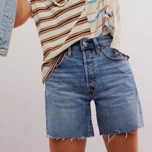 Levis 501 mid thigh shorts